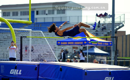 红牌罚下 场上只剩十人